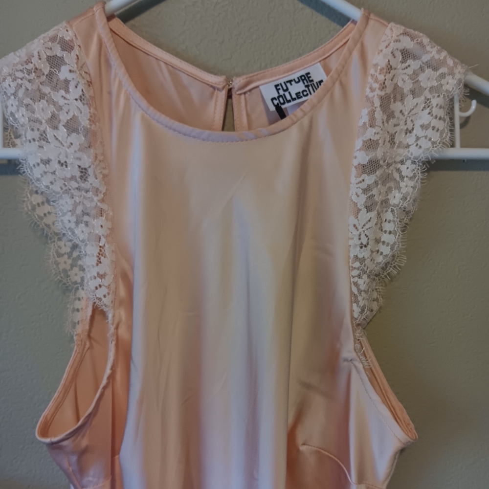 Future Collective Brand Elegant Lace-Trimmed Dress Size XSmall - Picture 2 of 8